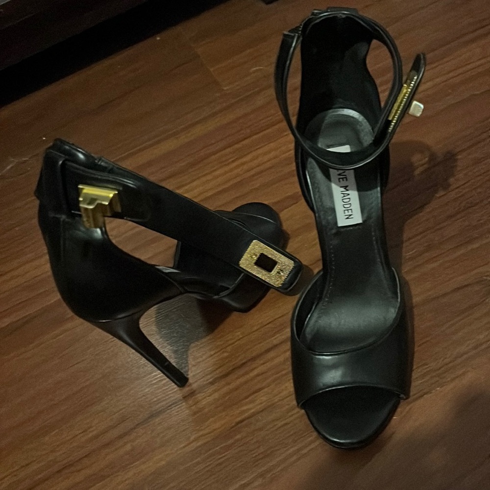 Steve Madden black heals